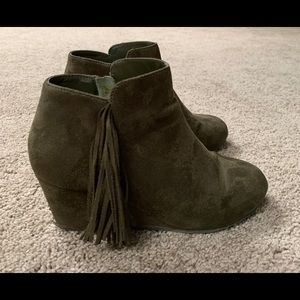 Soda Olive Green Wedge Boots - Size 5